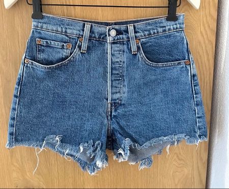 Levis 501shorts w25