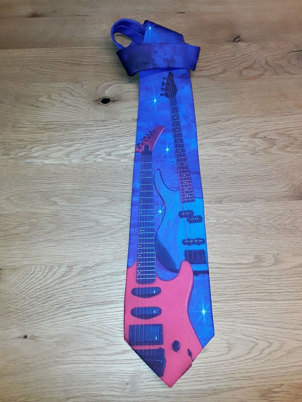 Krawatten: Krawatte NEU  mit E - Gitarren Motiv – Neu und originalverpackt aus Davos Platz von wauwauin 1