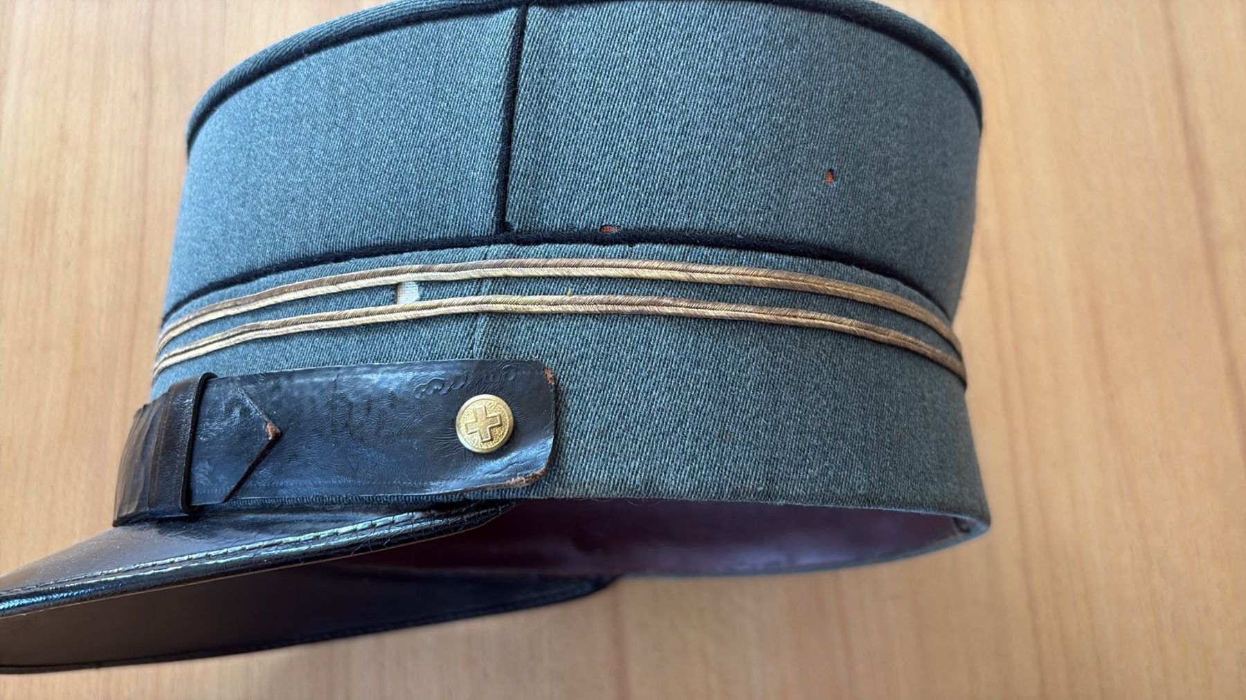 Schweizer Armee Uniformen: Schirmmütze Oblt – Gebraucht aus Wangen b. Olten von Hba2 1