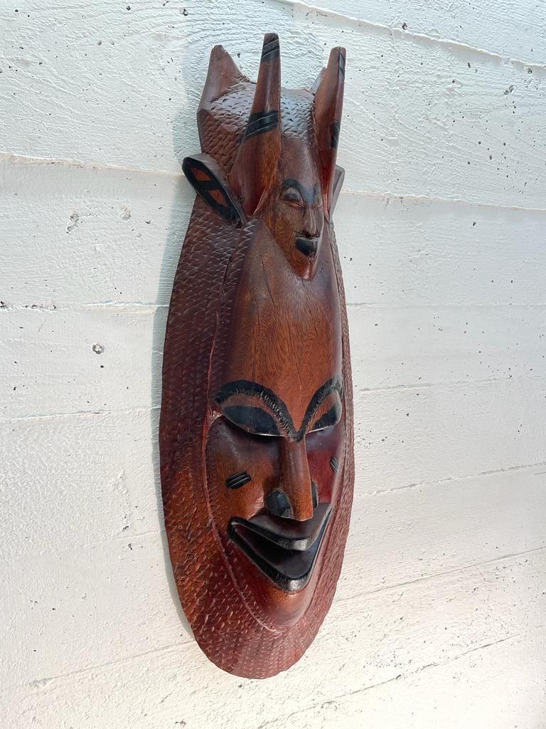 Internationale Kunst: Geschnitzte afrikanische Holzmaske – Gebraucht aus Schwerzenbach von Tamama 5