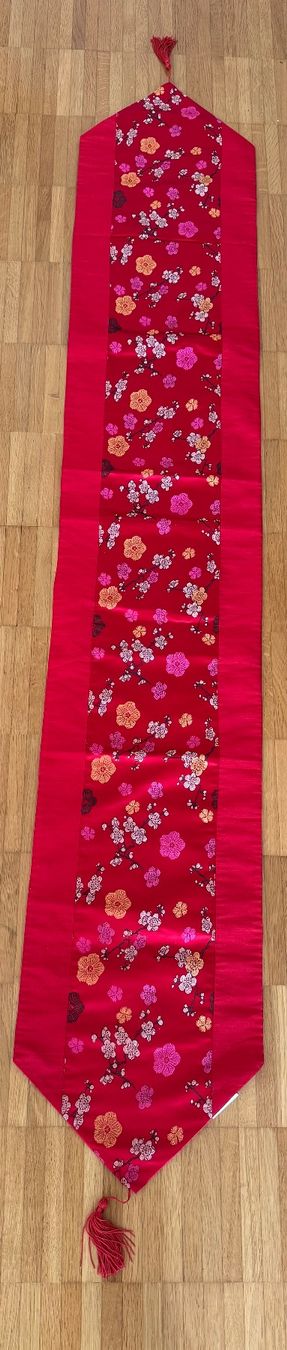 Altra biancheria da tavola: Roter Tischläufer mit Blumenmuster - neuwertig – Usato da Rheinfelden venduto da cha_ddz9
