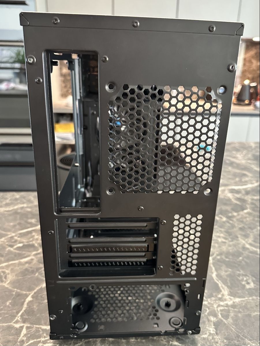Fractal Gehäuse: fractal design focus g mini – Gebraucht aus Bern von bohdan_m 7