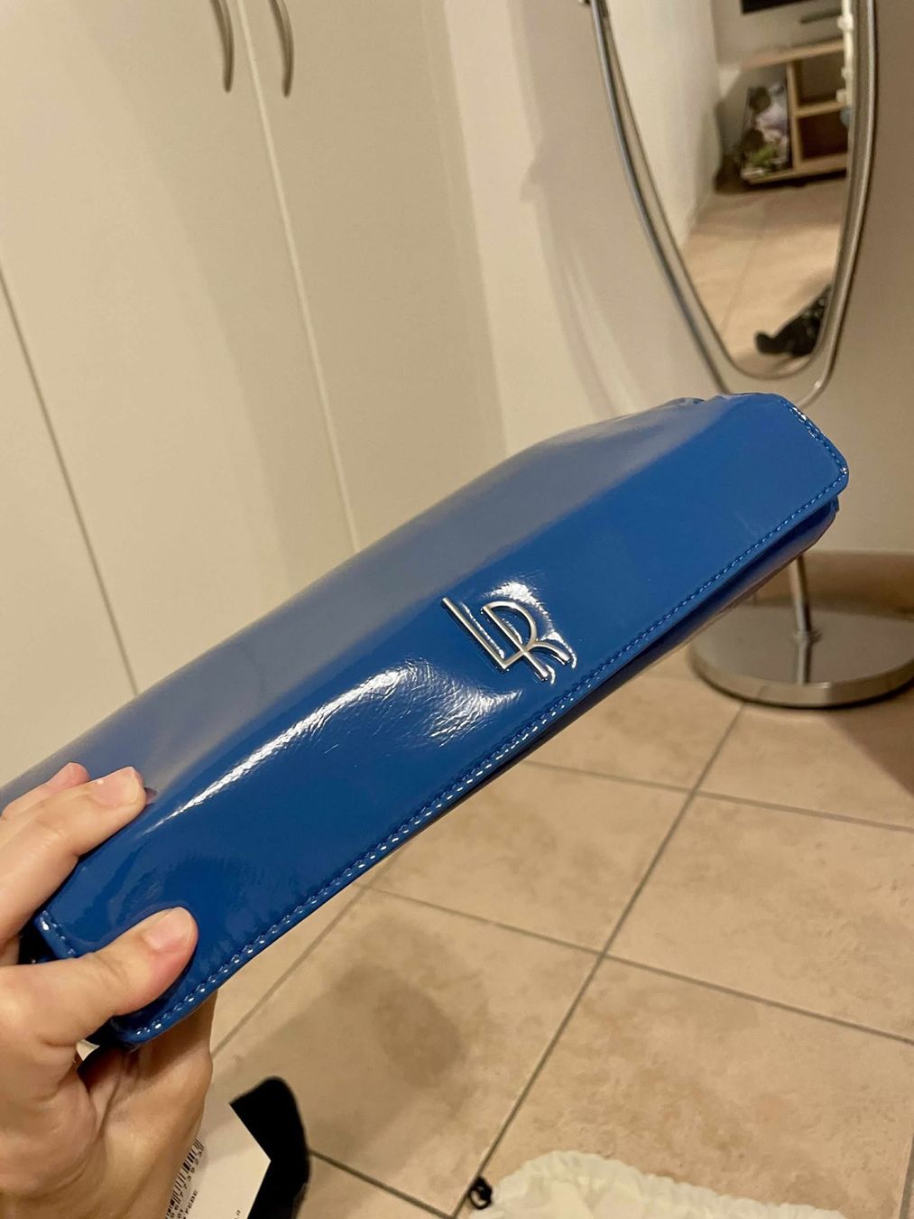 Borse da donna: Vendo borsa blu in vernice – Nuovo e nell'imballaggio originale da Brione s. Minusio venduto da Je_Jey 2