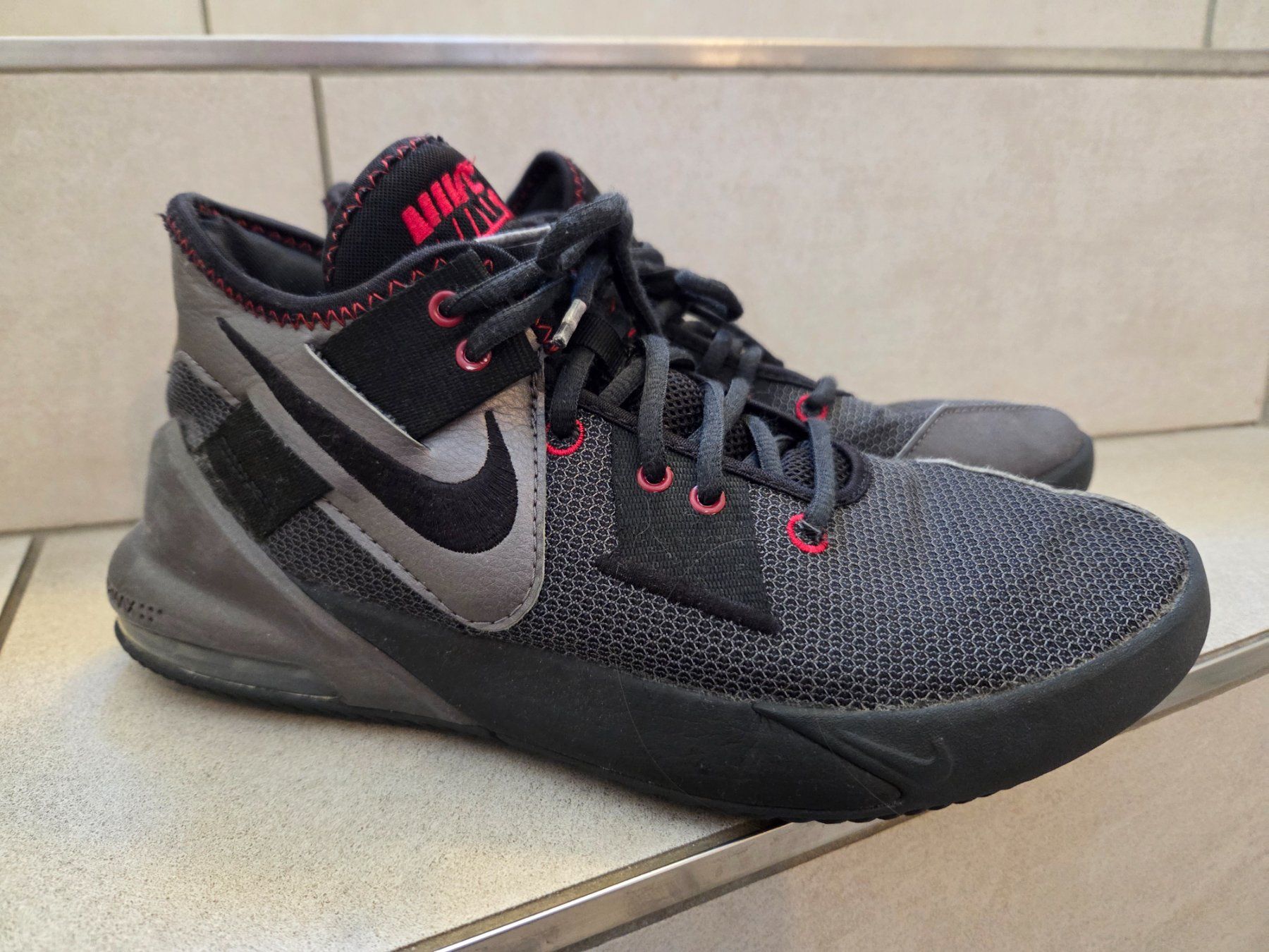 Nike Chaussures garçon: Nike Schuhe Grösse 41 gebraucht – D'occasion à Schlierbach par smeralda1313 1