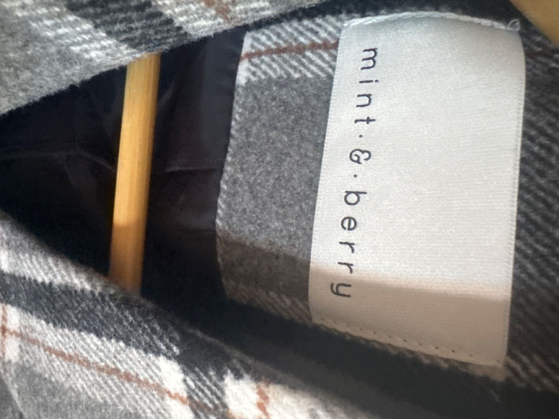 Manteaux: Stylish Checkered Winter Coat, Size Small – D'occasion à Cudrefin par Net5dok 2