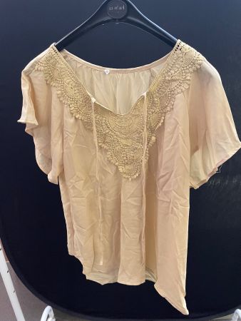 Sommerliche Bluse mit Häkelspitze, steht XL ist aber max M