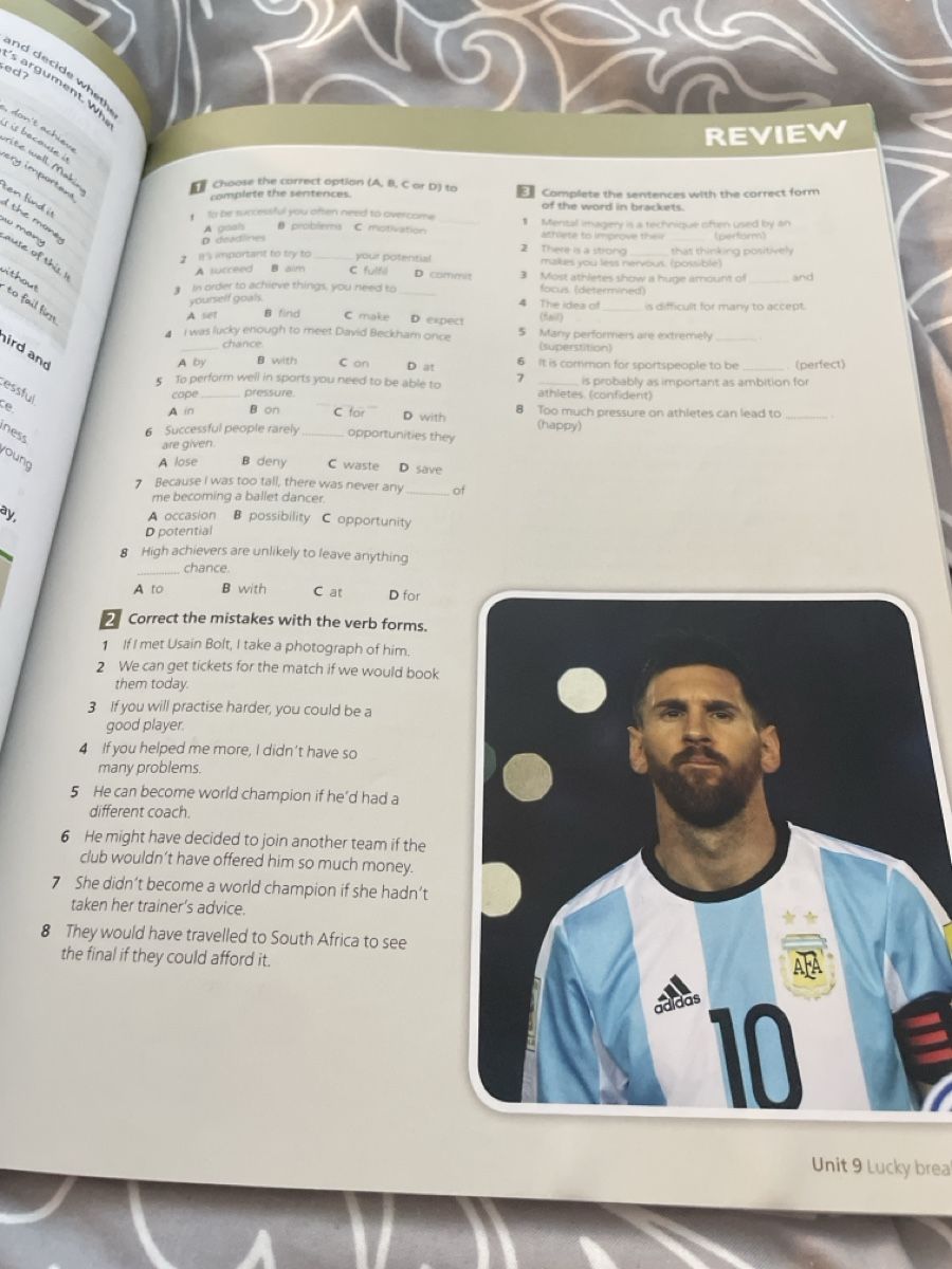 Livres: Gold B2 First New Edition – D'occasion à Langnau i. E. par janaaaaa 2
