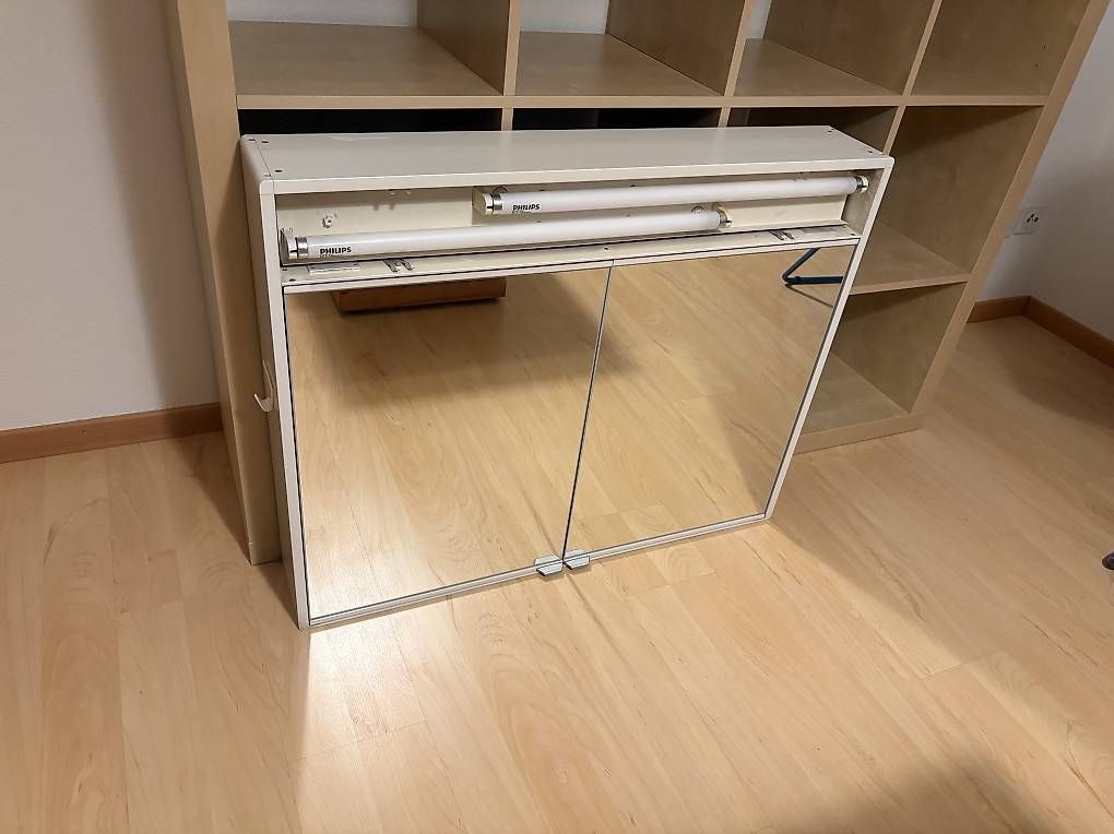 Armadietti a specchio: Spiegelschrank – Usato da Eglisau venduto da Tribal2 1