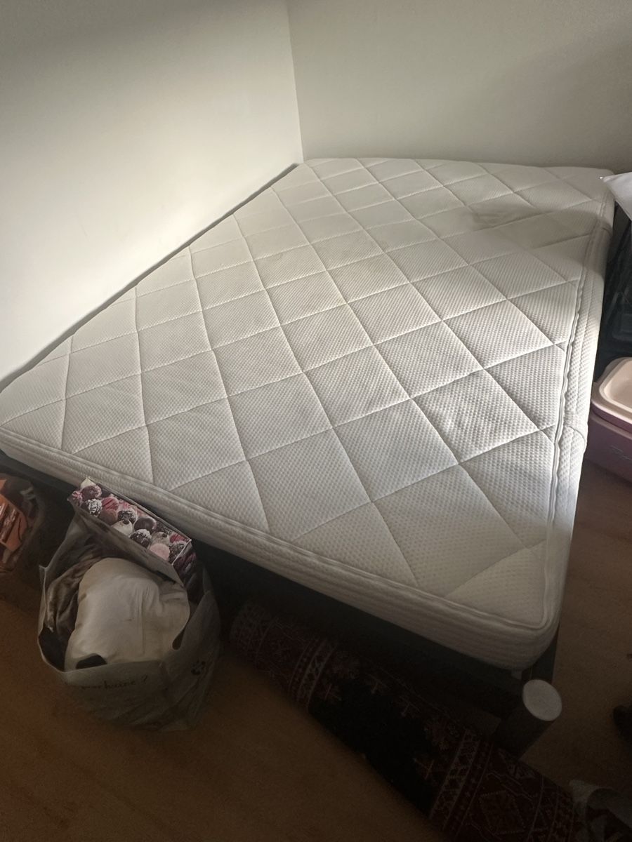 Lits: Bett + Matratze + Lattenrost – D'occasion à Zürich par Akt_qw5j
