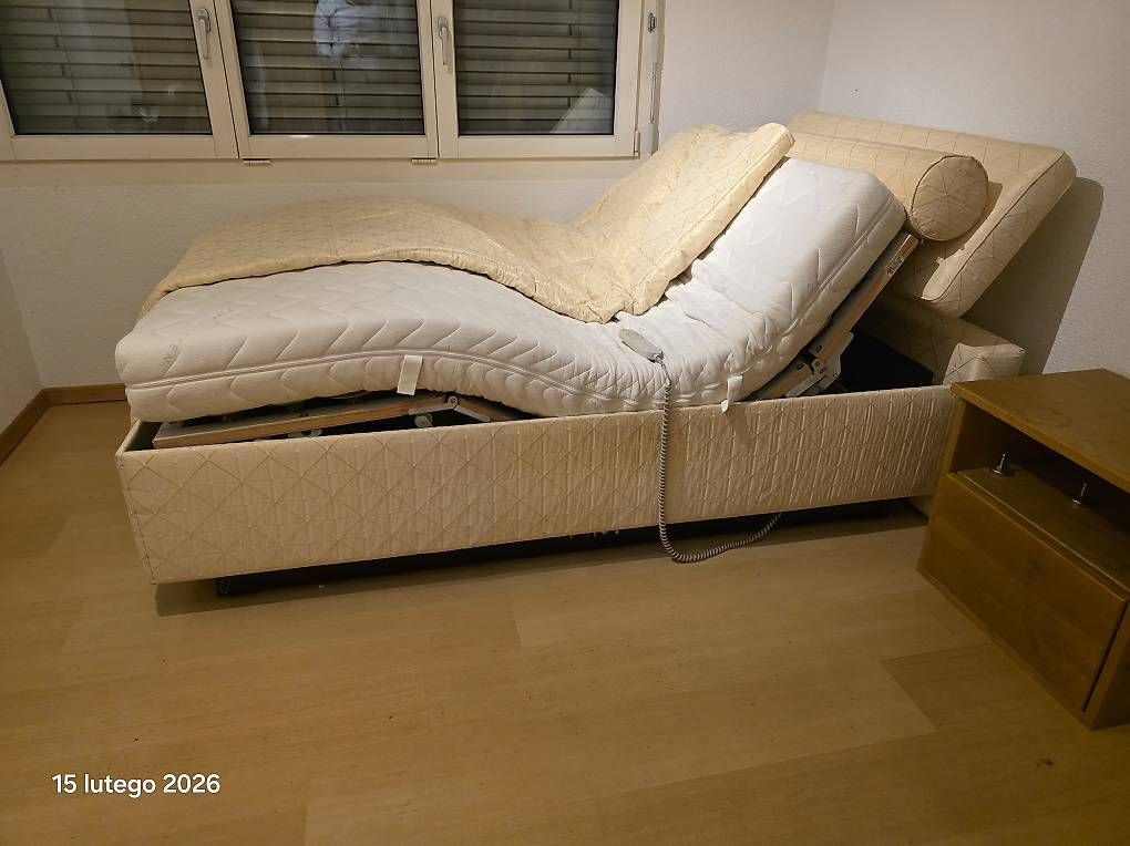 Betten: Schlafzimmer Bett Elektrischeinstelbar – Gebraucht aus Hünenberg See von bartek79bax 4