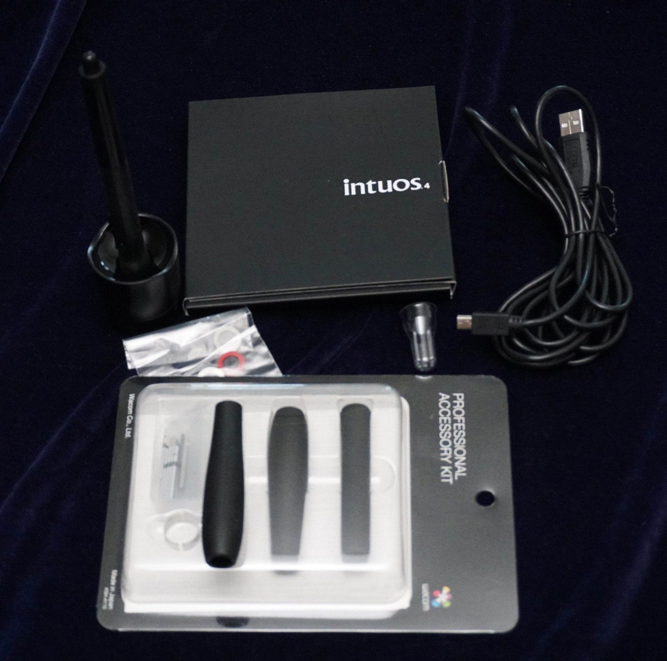 Wacom Tablet PC: WACOM- Intuos 4, L (Larg) – Nuovo (secondo la descrizione) da St. Gallen venduto da Acer0110 4