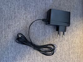 Universal Netzteil 12V 1.5A schwarz