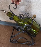 Schmiedeisen-Gestell mit Schnapsflasche; 3lt