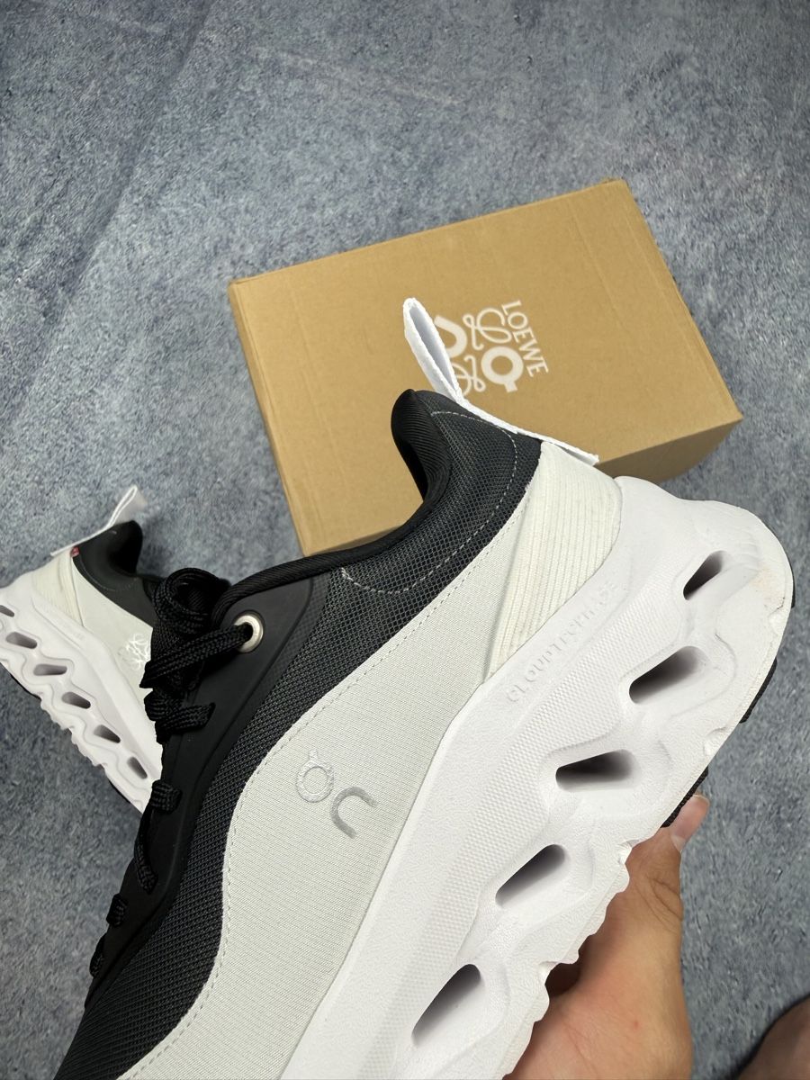 On Scarpe da uomo: LOEWE ON Cloud Sneaker Herren Weiss Schwarz Grösse 43  – Nuovo (secondo la descrizione) da Luzern venduto da kim221080 4