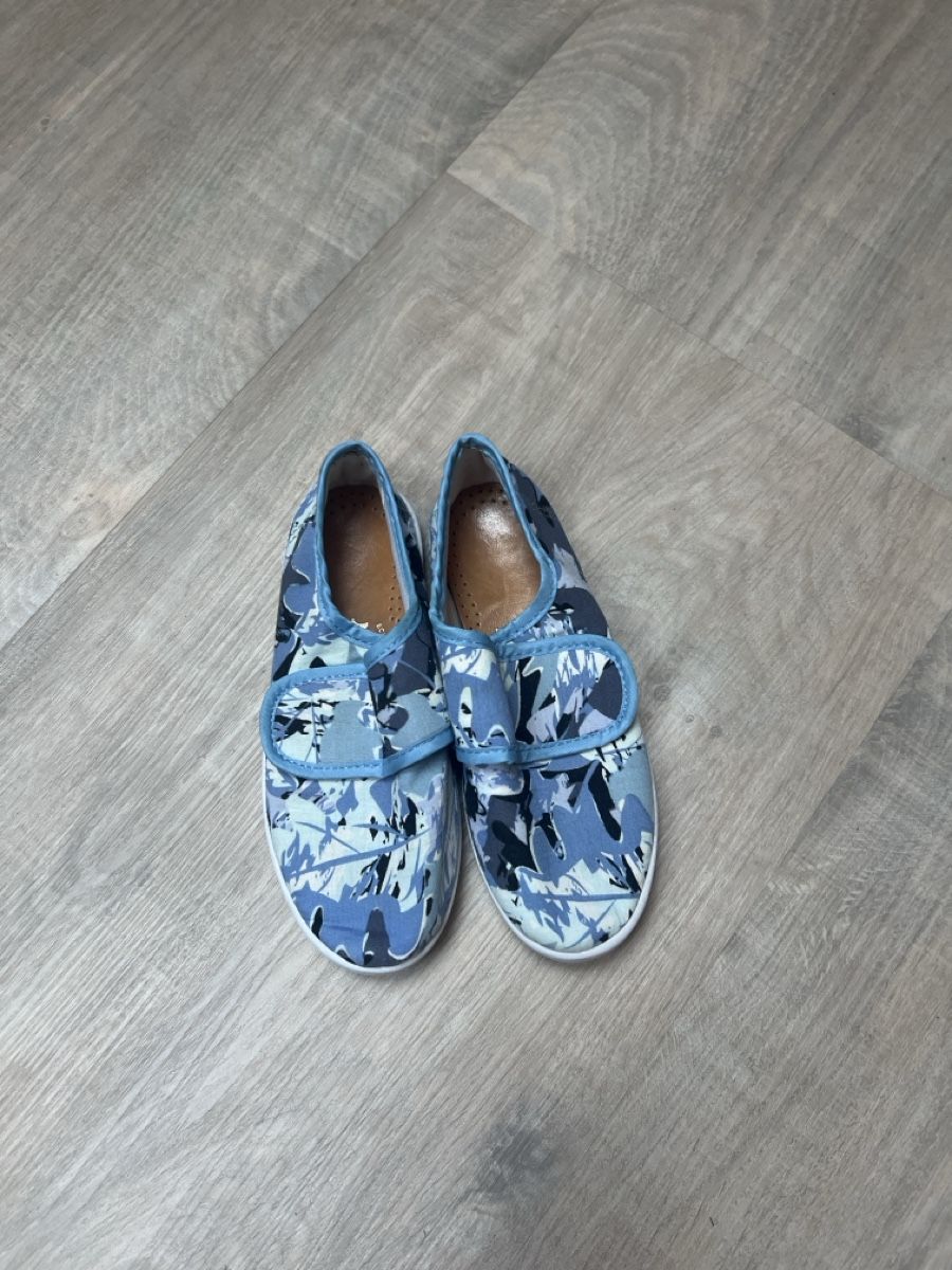 Scarpe per ragazzi: Kinder Hausschuhe 31 – Usato da Bachenbülach venduto da Dana_Ondrasik