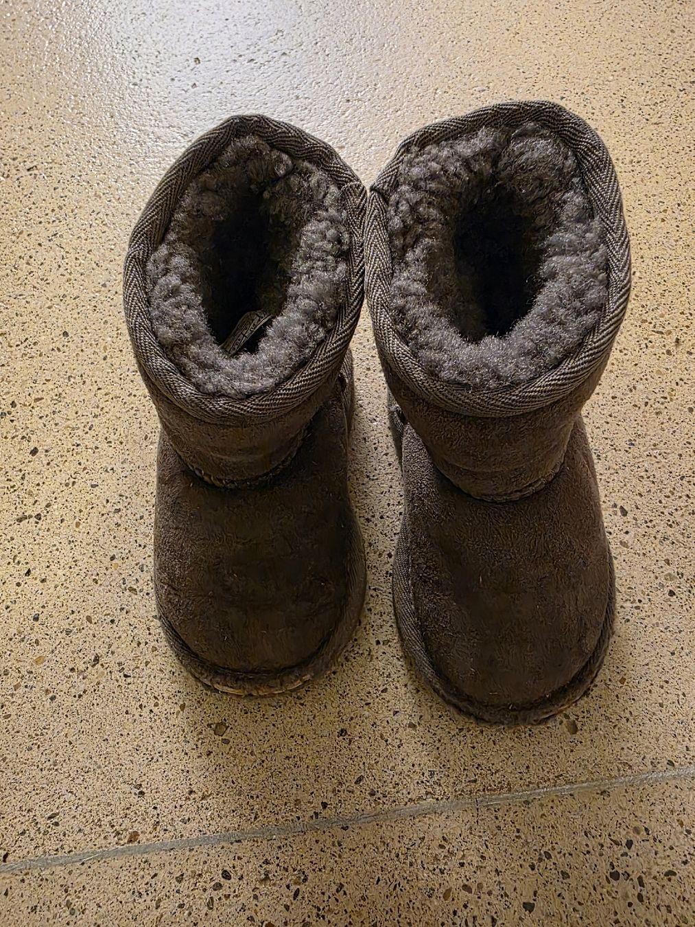 Ugg Scarpe per ragazzi: UGG Winterstiefel Grösse 22.5 – Usato da Zürich venduto da Allek