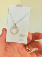 Collier avec pendentif neuf Lovisa