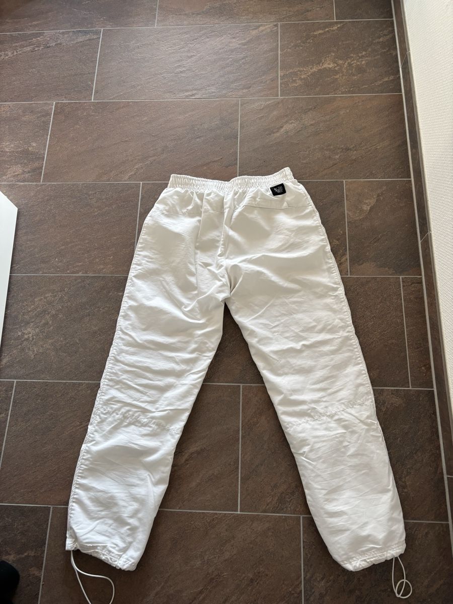 Nike Pantaloni: Weisse Nike Trainingshose – Usato da Seftigen venduto da noe_5vrp