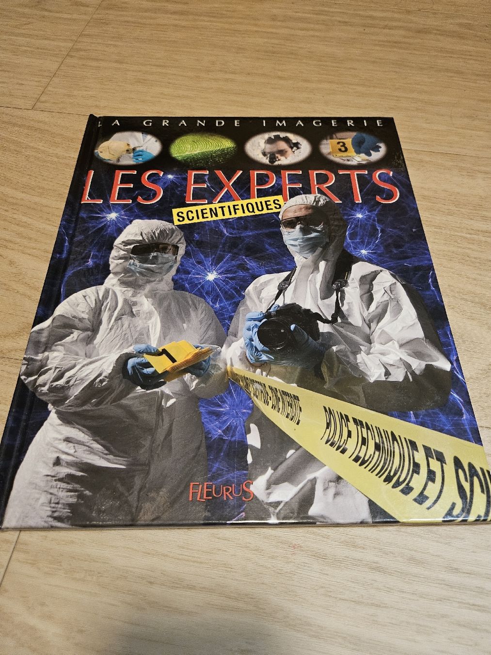 Libri: Livre "Les experts scientifiques" Fleurus – Usato da La Joux FR venduto da car_ck96