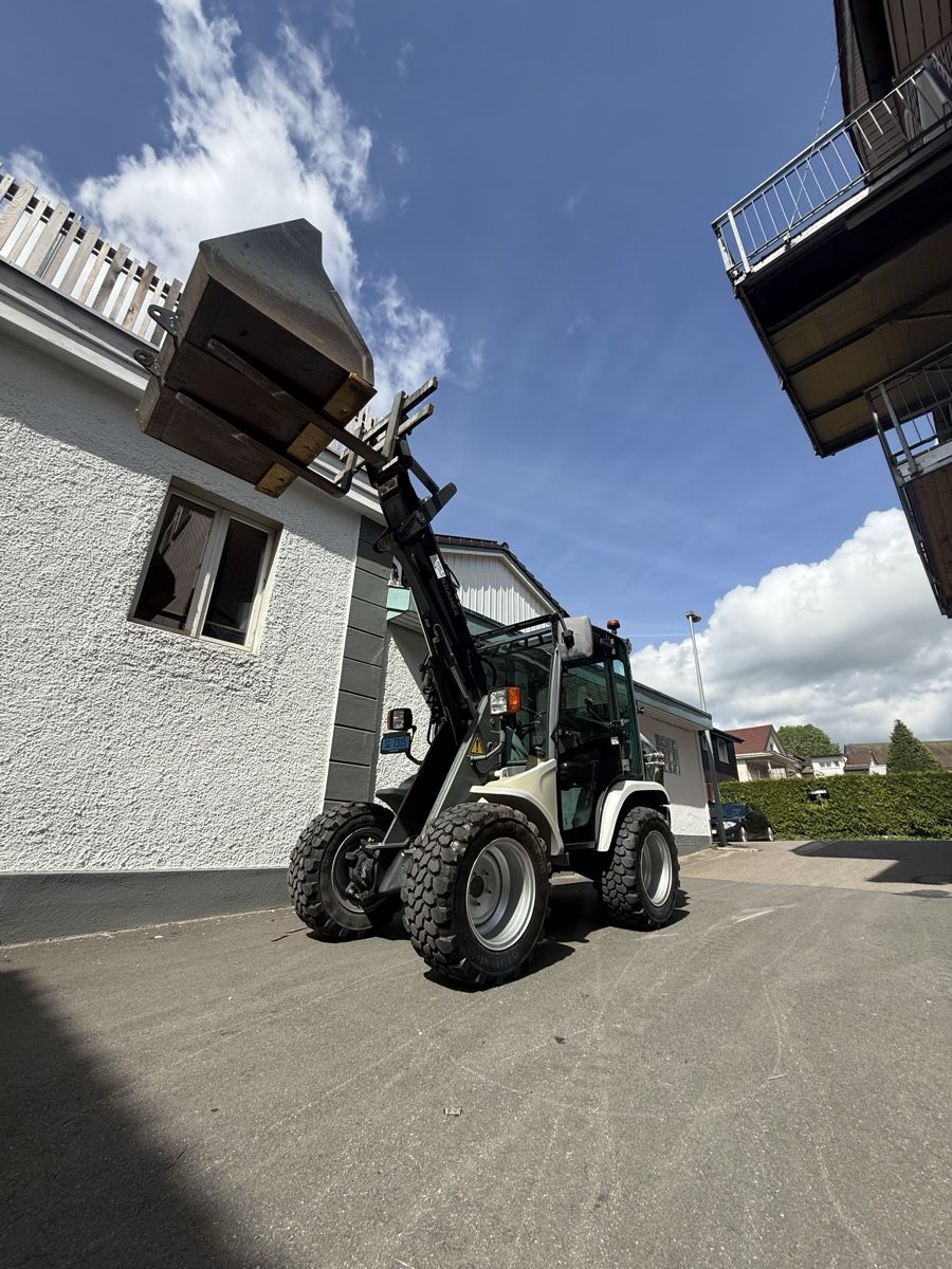Kramer Caricatori: Radlader Hoflader Kramer Allrad Fast Neu – Usato da Ebnat-Kappel venduto da Suizo1291 6