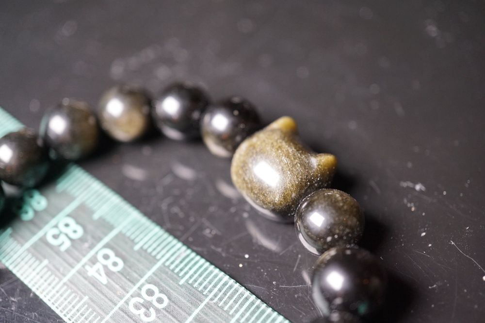 Schwarzer Obsidian Katzen Figur - Handgeschnitztes Sammlerstück