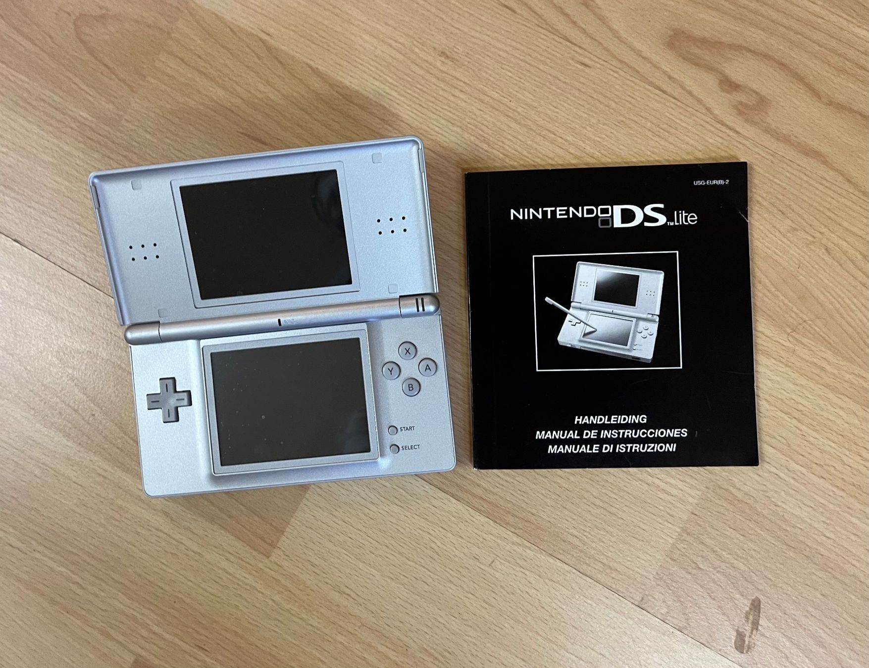 Nintendo Konsolen: NINTENDO DS lite silber – Gebraucht aus Kloten von Susan55