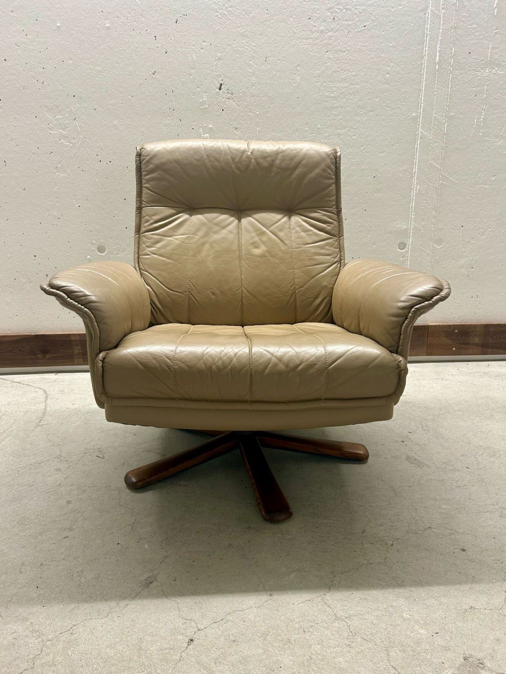Poltrone: Mid-Century Leder Drehsessel, Möbelindustrie SEM – Usato da Rickenbach ZH venduto da Insider-Boerse 8