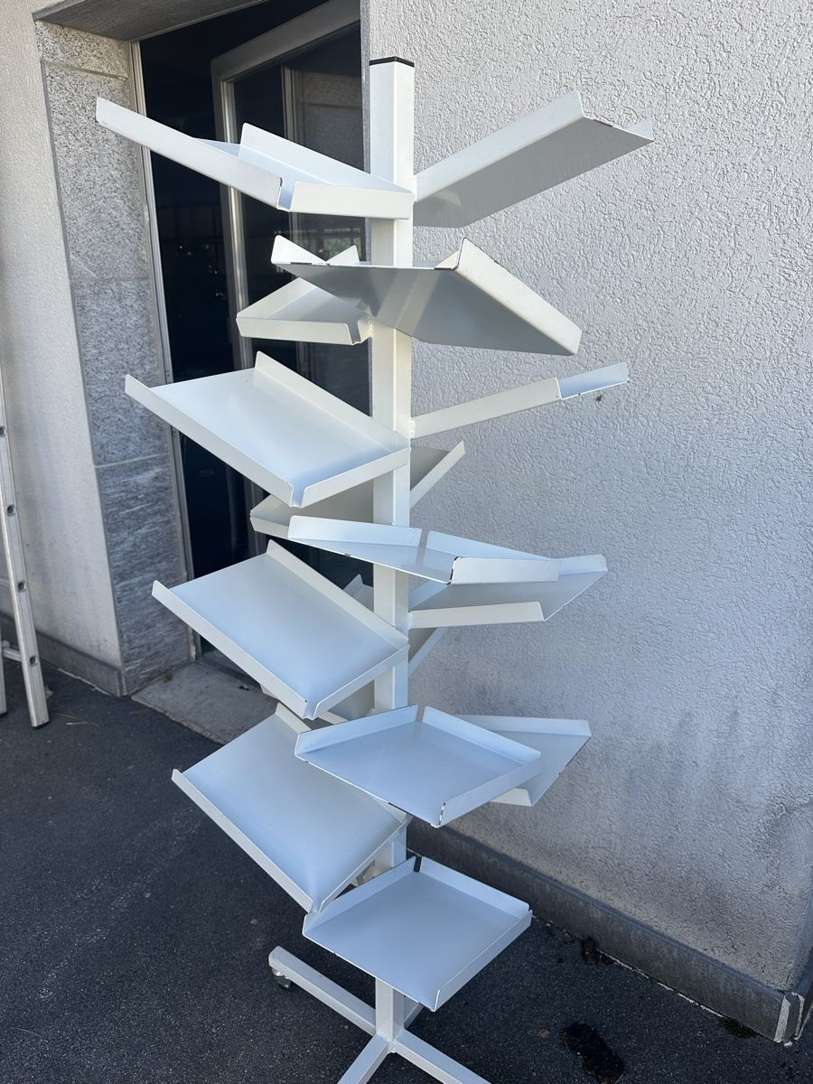 Altro in Decorazioni & Accessori: Prospekt Ständer auf Rollen Metall weiss – Usato da Reiden venduto da Party71 1