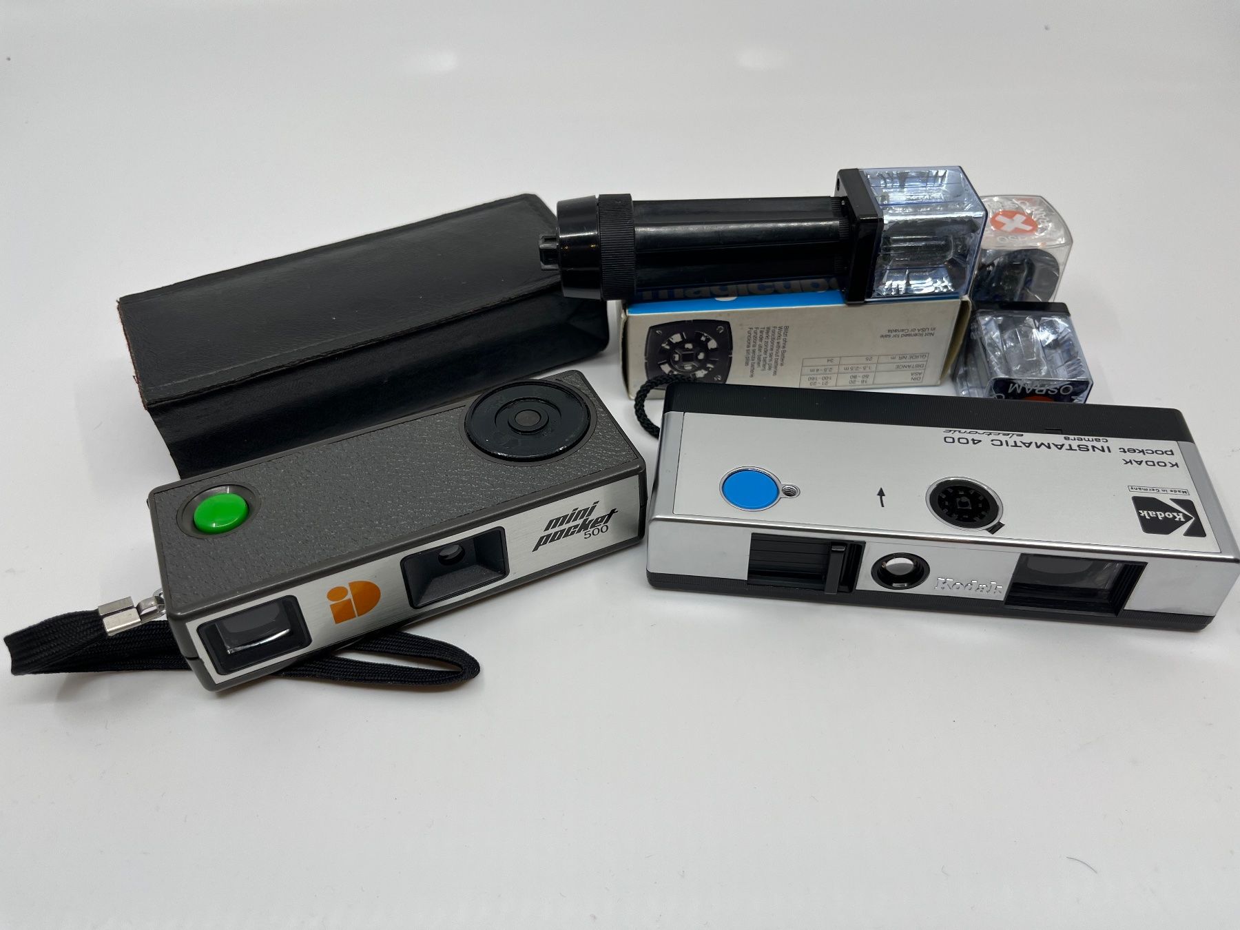 Kodak Fotocamera: 2 Pocket Kameras + Blitz / Kodak Instamatic 400 – Usato da Winterthur venduto da Beat8344
