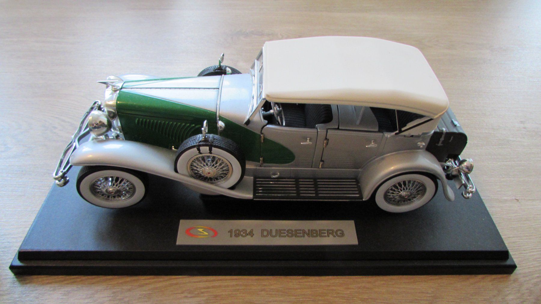 Modellini d'auto: Alte Auto-Modelle:1934 Duesenberg & Ford V8 1934 – Usato da Weesen venduto da Travelersplace 1