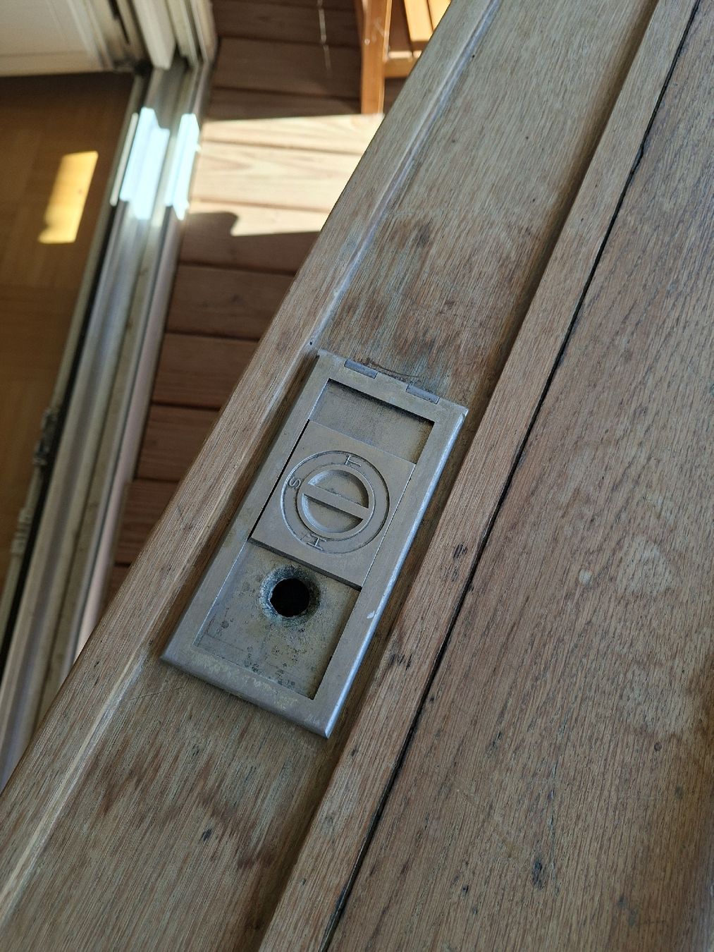 Scrivanie: Alter Schulpult aus Holz, klappbar  – Usato da Oberstammheim venduto da SereinaS 5