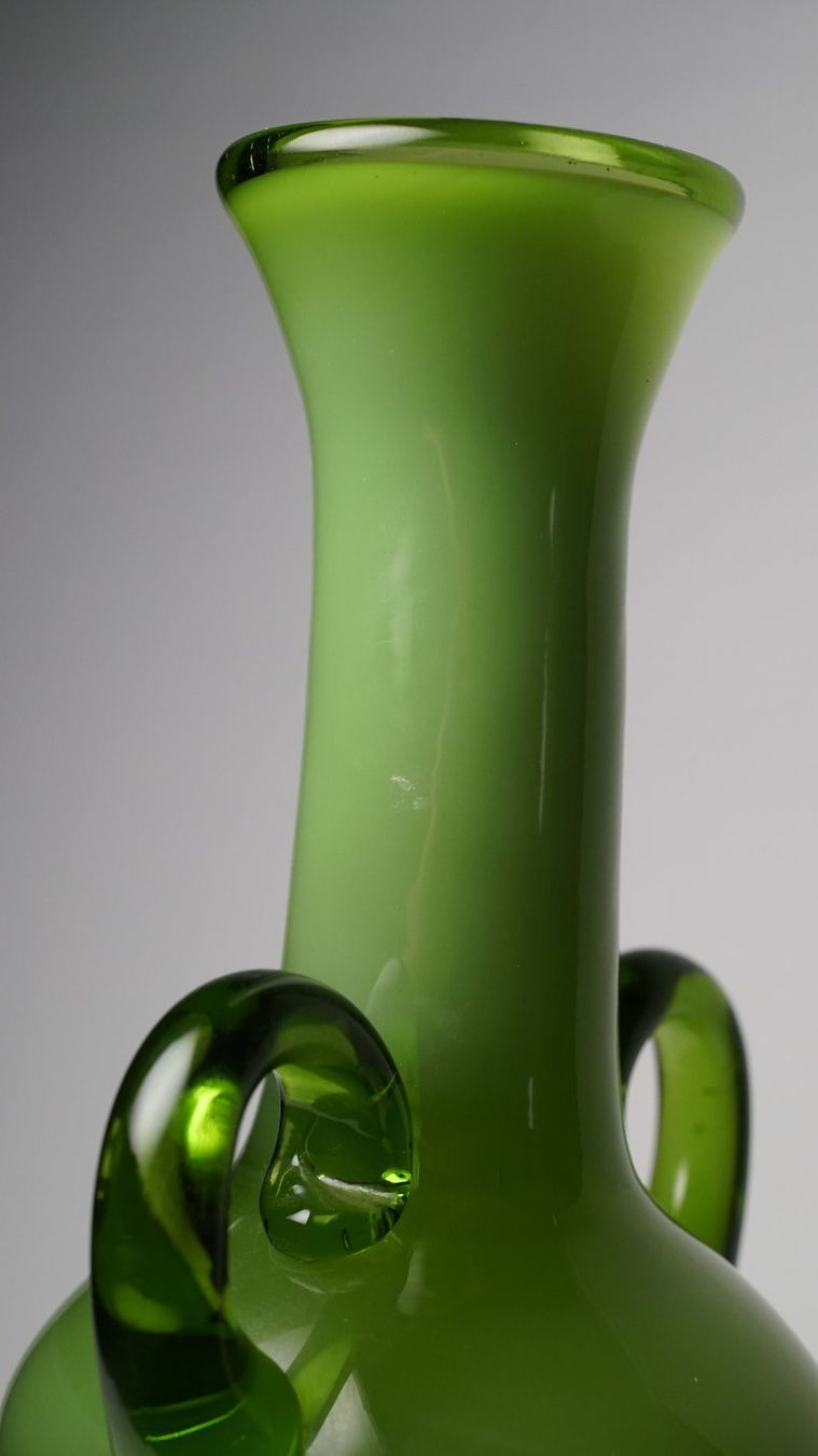 Vasi & Recipienti: Vase vintage verre vert design rétro 2 anses – Usato da Carouge GE venduto da Gwendoline2016 1