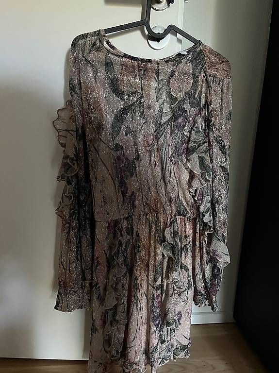 Next Kleider: Kleid NEXT Blumenmuster Lurex CHF 48 – Gebraucht aus Winkel von mhubi67 1