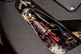 Paper in Oil (PIO) Guitar Tone Capacitor - 0.015µF Silber