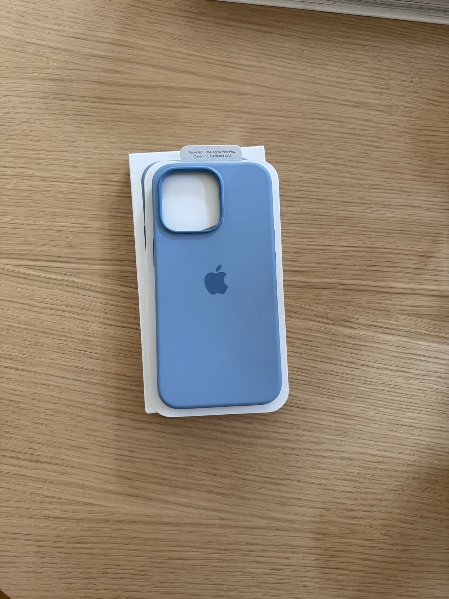 Apple Coques & Protection écran: Apple iPhone 13 Pro Silikon Case mit MagSafe – D'occasion à St. Gallen par Raqualele 1
