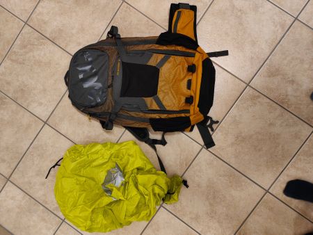 Evoc FR Trail 16l mit Protektor + Regenhülle