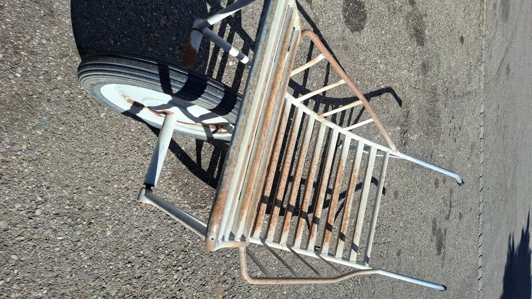 Schubkarren: Gras-Hand Wagen Marke Profi – Gebraucht aus Lütisburg von erle1 4