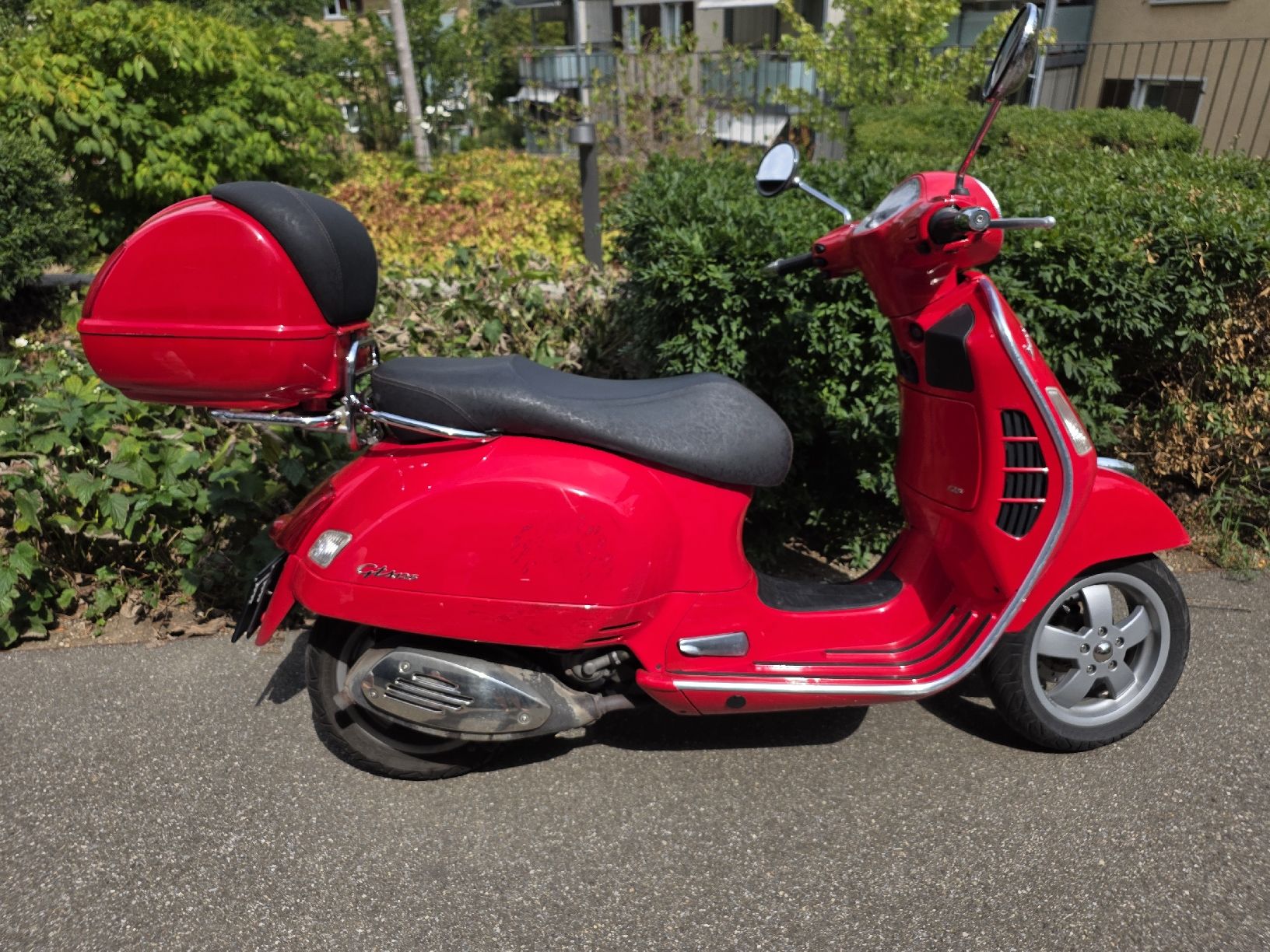 Vespa Scooter: Vespa GTS 125 – Usato da Zürich venduto da Tomatenkopf 1