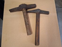 2 Mauerwerk- Ziegel Hämmer, 1x mit Stempel
