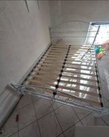 Bettgestell mit Lattenrost 140x200