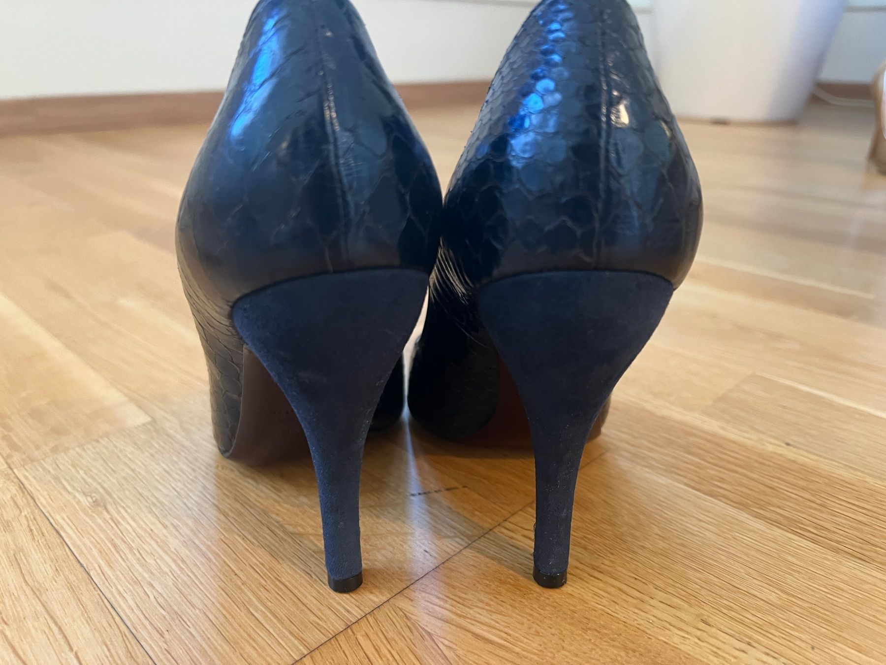 Gucci Damenschuhe: Gucci Python Pumps dunkelblau 37,5 – Gebraucht aus Basel von Bettybooo 3