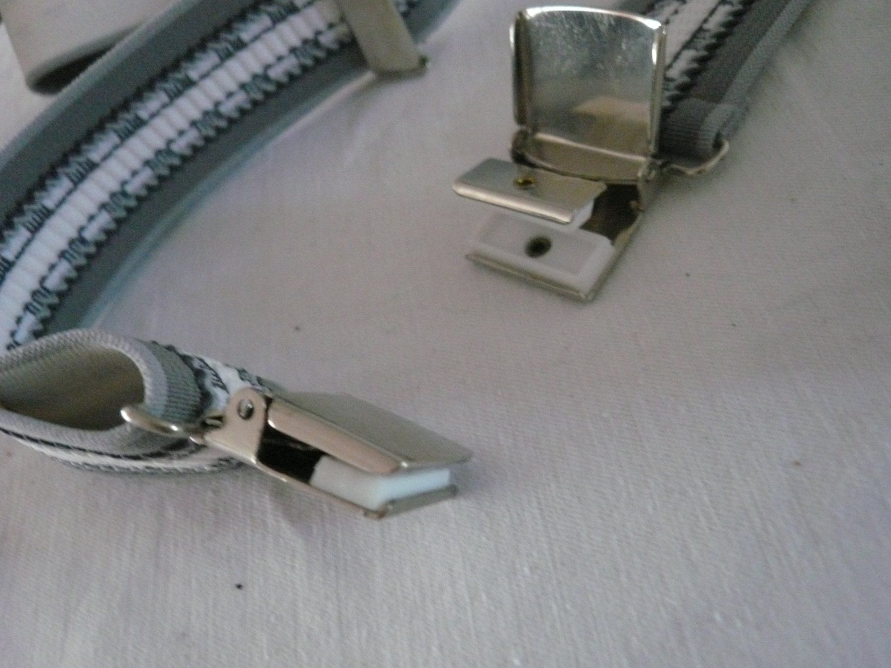 Autres vêtements & accessoires: Hosenträger grau-weiss gemustert – Neuf (Voir description) à Rotkreuz par Busa17 5
