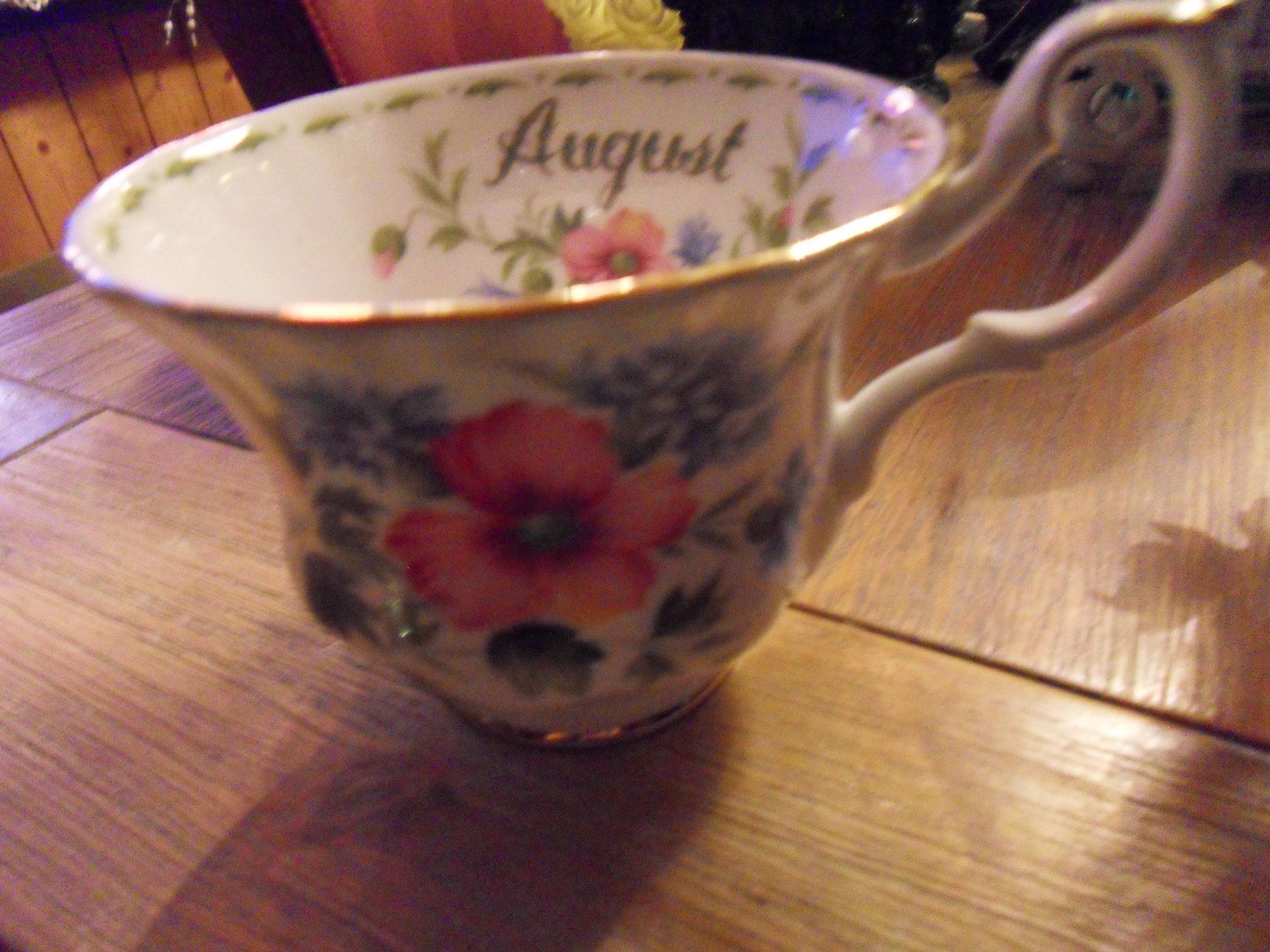 Royal Albert Tassen: Royal Albert Tasse August – Gebraucht aus Schongau von Eva-Katharina 1