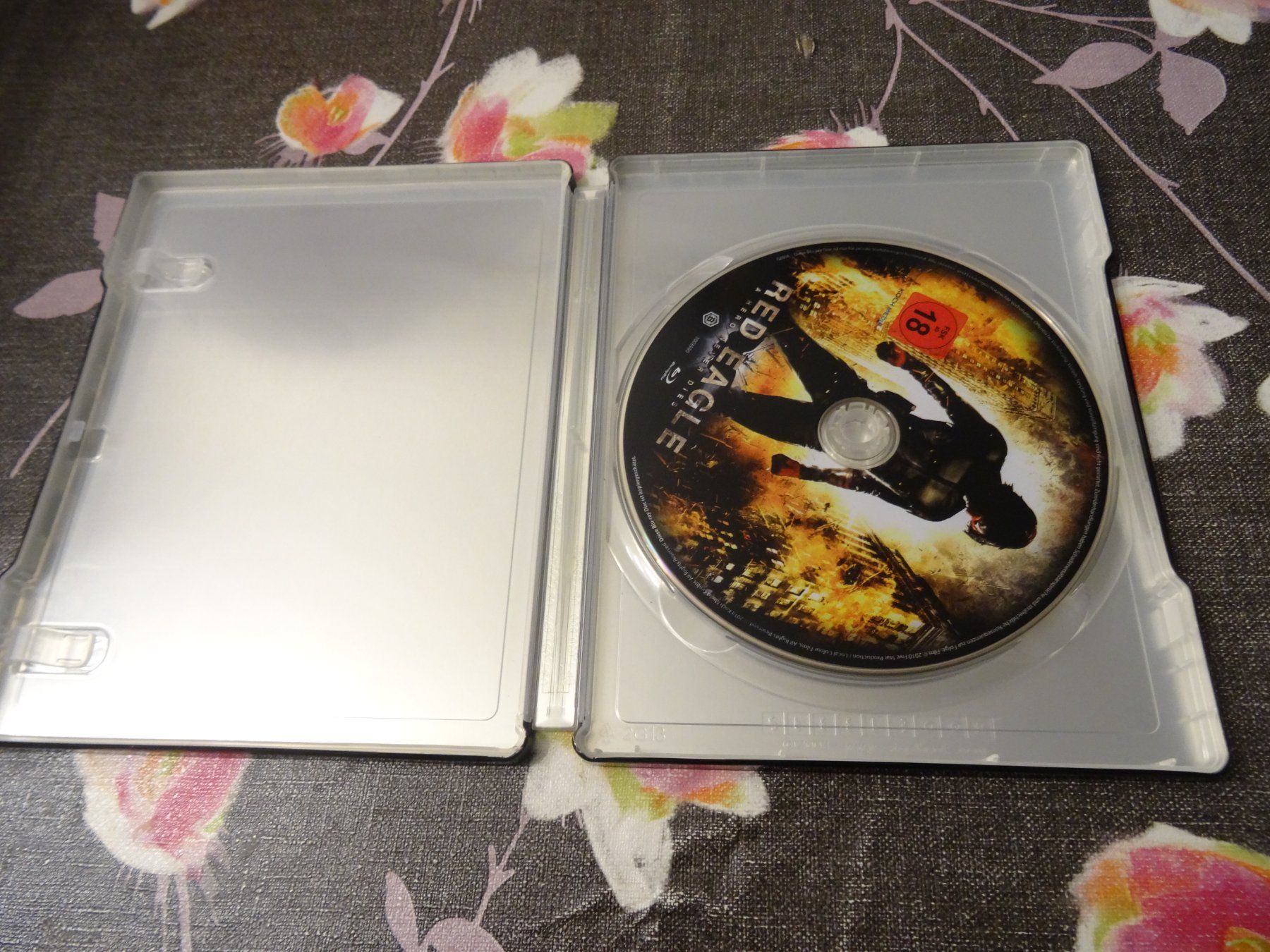 Tutti i DVDs: Red Eagle - a Hero never dies Steelbook BLU-RAY – Usato da Olten venduto da Disc-Verkauf 1