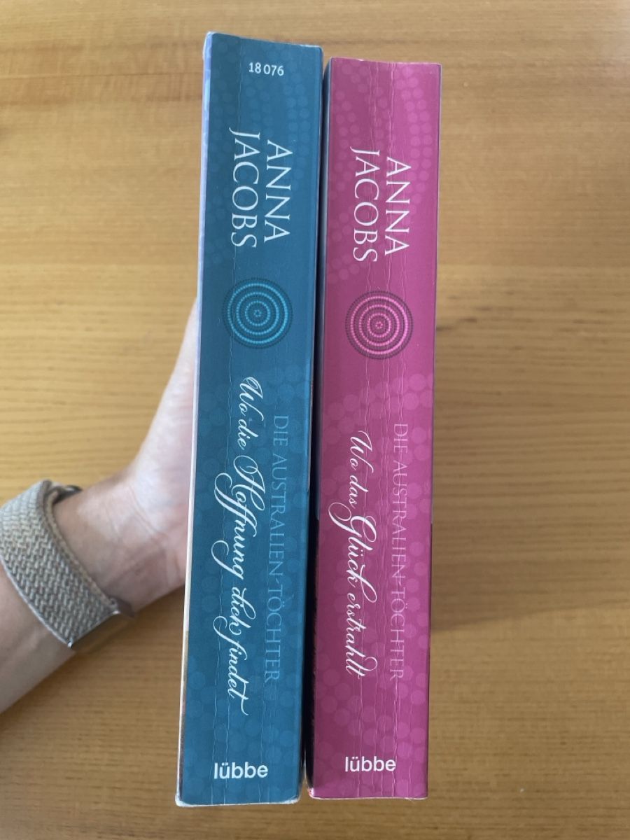 Livres: 2x Anna Jacobs, Die Austrlien-Töchter – D'occasion à Fribourg par Mymikrakra01 2