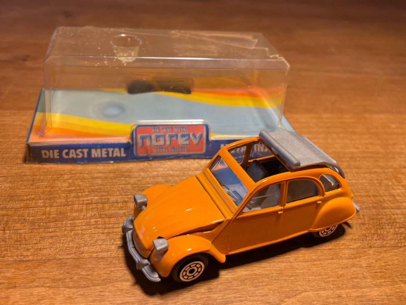 Citroën Modellini d'auto: Citroen 2CV6 Norev Modellauto – Usato da Luzern venduto da mintcar