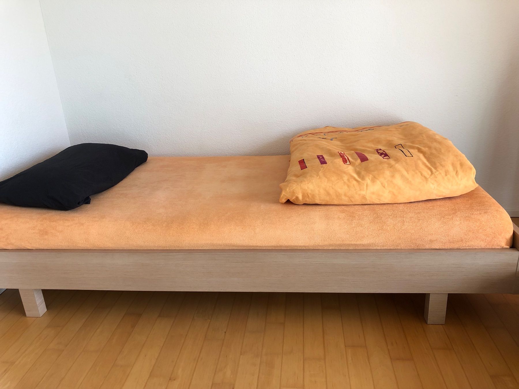 Armadi: Schrank und Bettgestell mit Lattenrost – Usato da Oberkirch LU venduto da Simba03 3