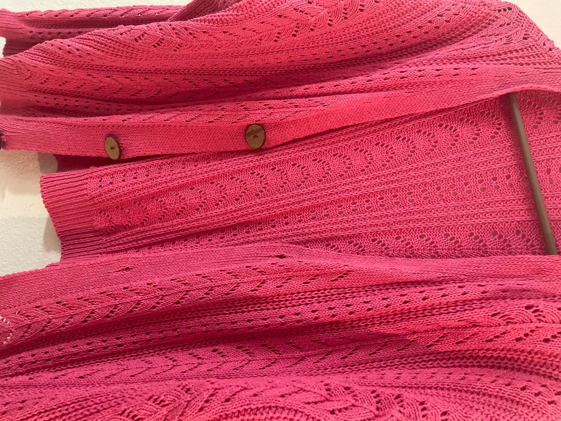 Giacche: Strickjacke pink mit Lochmuster Gr.38-40 – Usato da Obfelden venduto da 3zwerge 3