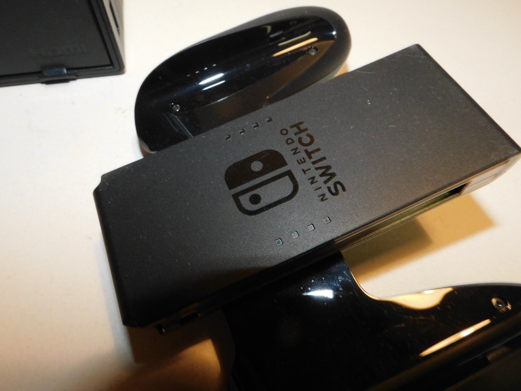 Dockingstation: Nintendo Switch Joy-Con Halterung mit Docking Station – Gebraucht aus Sursee von 76 9