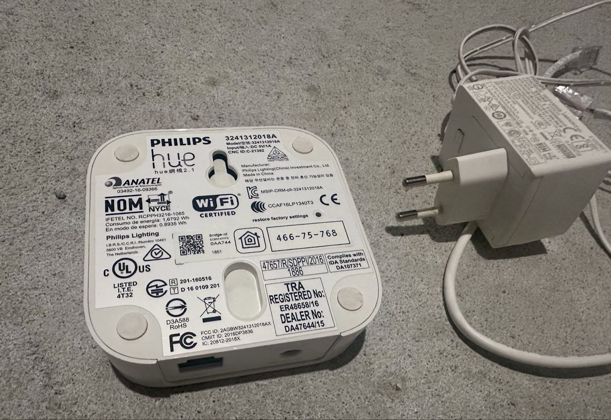 Philips Hub & Switch: Philips Hue Bridge 2.1 mit Netzteil gebraucht – Usato da Blumenstein venduto da Thunerin_1987 2